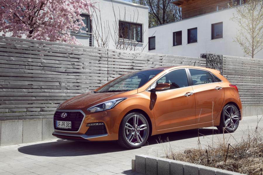  Hyundai i30 5-Door Turbo 2015 года  (фото 10 из 23)